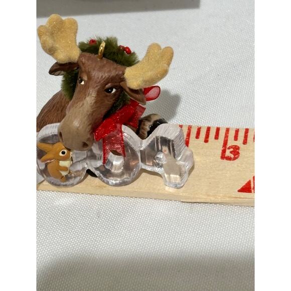 2004 Hallmark - COOL DECADE MOOSE KEEPSAKE ORNAMENT Collector Series Christmas - Picture 6 of 7